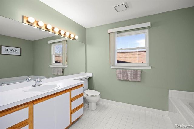 34509 Heartsworth Lane, Sterling Heights, MI 48312