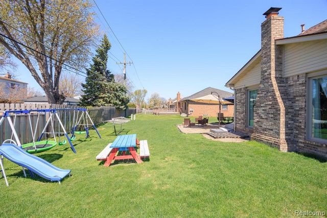 34509 Heartsworth Lane, Sterling Heights, MI 48312