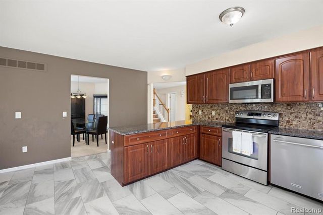 34509 Heartsworth Lane, Sterling Heights, MI 48312