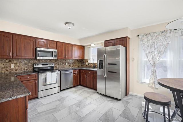 34509 Heartsworth Lane, Sterling Heights, MI 48312