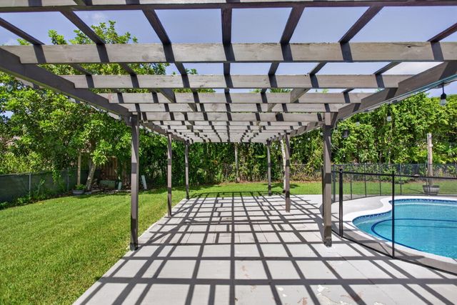 2400 NW 105TH Terrace, Coral Springs, FL 33065