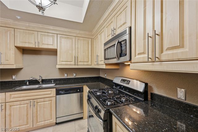 260 East Flamingo Road 308, Las Vegas, NV 89169