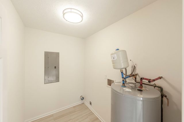 1218 Locust St, Westmoreland, TN 37186