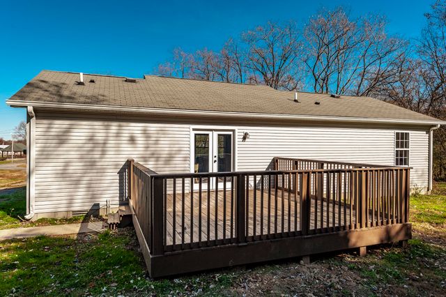 1218 Locust St, Westmoreland, TN 37186