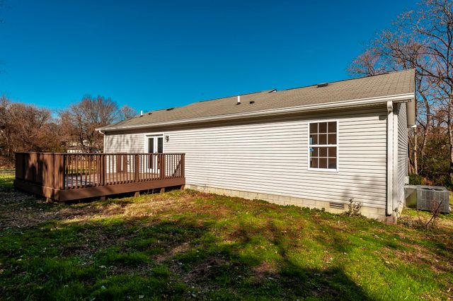 1218 Locust St, Westmoreland, TN 37186