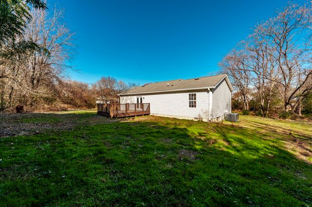 1218 Locust St, Westmoreland, TN 37186