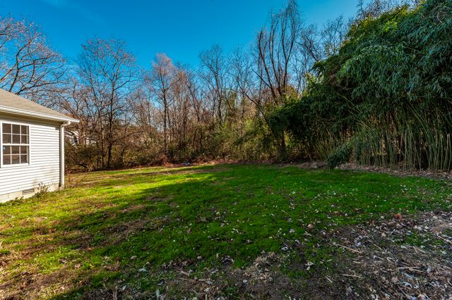 1218 Locust St, Westmoreland, TN 37186