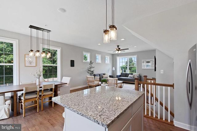 326 AVON DR, Red Lion, PA 17356