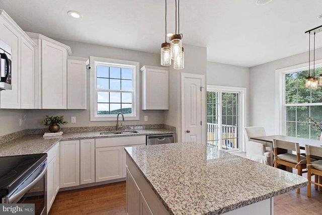 326 AVON DR, Red Lion, PA 17356