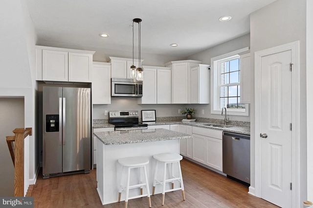 326 AVON DR, Red Lion, PA 17356