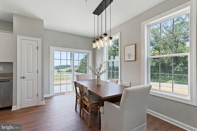 326 AVON DR, Red Lion, PA 17356