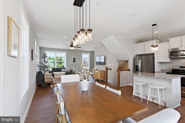 326 AVON DR, Red Lion, PA 17356
