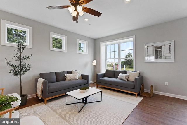 326 AVON DR, Red Lion, PA 17356