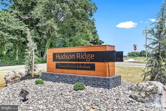 326 AVON DR, Red Lion, PA 17356