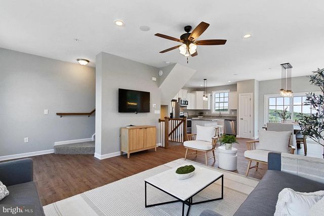326 AVON DR, Red Lion, PA 17356