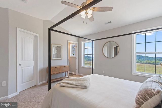 326 AVON DR, Red Lion, PA 17356