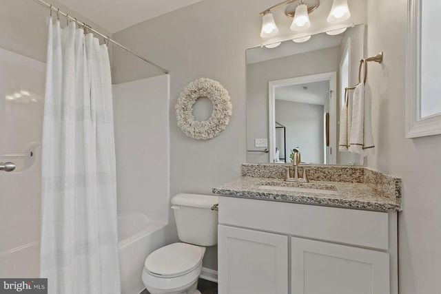 326 AVON DR, Red Lion, PA 17356