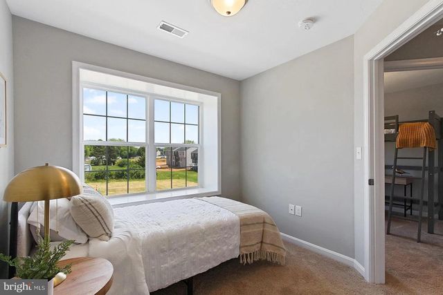 326 AVON DR, Red Lion, PA 17356