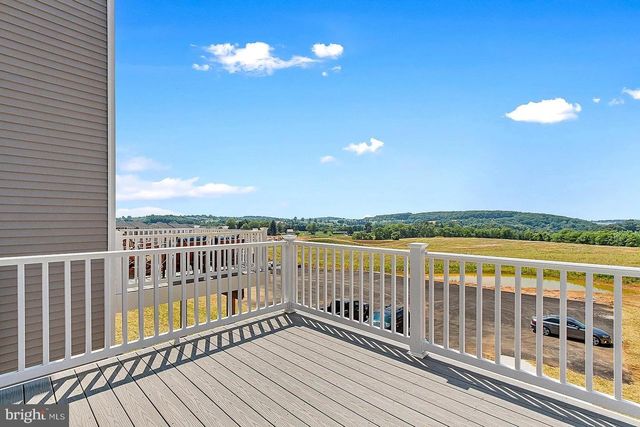 326 AVON DR, Red Lion, PA 17356
