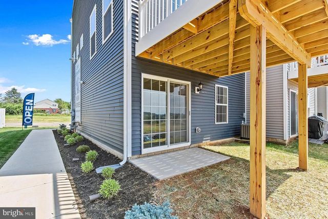 326 AVON DR, Red Lion, PA 17356