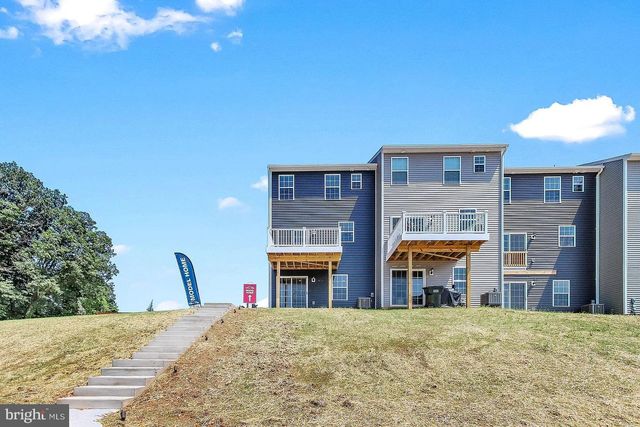 326 AVON DR, Red Lion, PA 17356