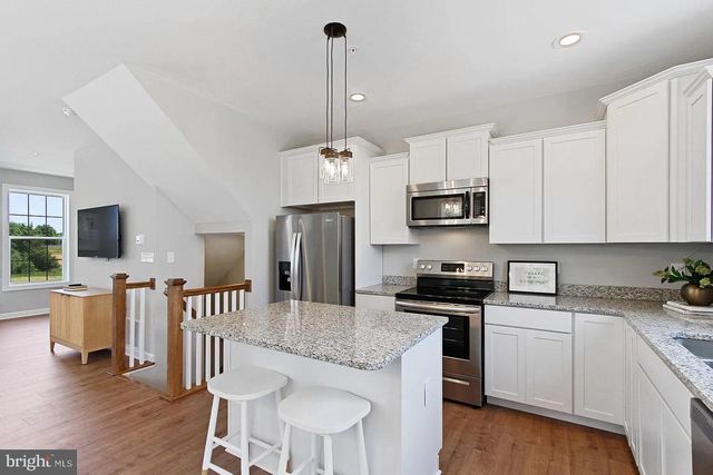 326 AVON DR, Red Lion, PA 17356