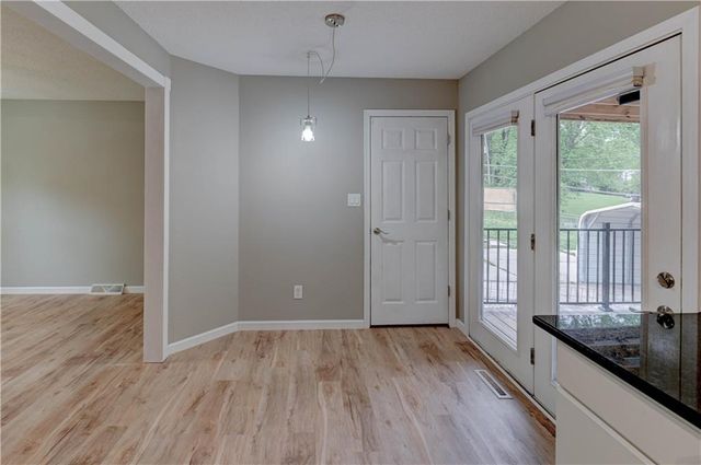 1612 N Ponca Drive, Independence, MO 64058