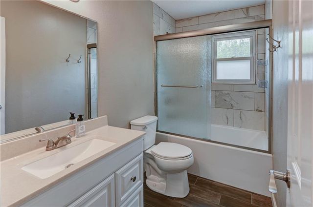 1612 N Ponca Drive, Independence, MO 64058