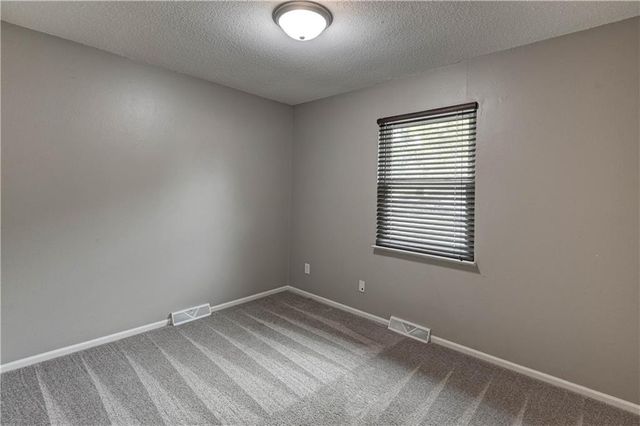 1612 N Ponca Drive, Independence, MO 64058