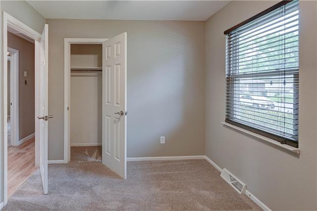 1612 N Ponca Drive, Independence, MO 64058