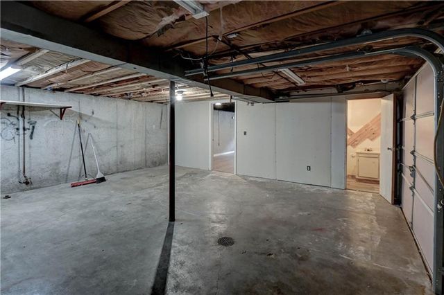 1612 N Ponca Drive, Independence, MO 64058