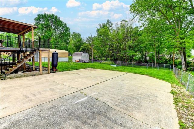1612 N Ponca Drive, Independence, MO 64058