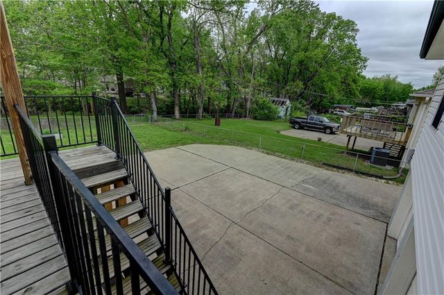 1612 N Ponca Drive, Independence, MO 64058
