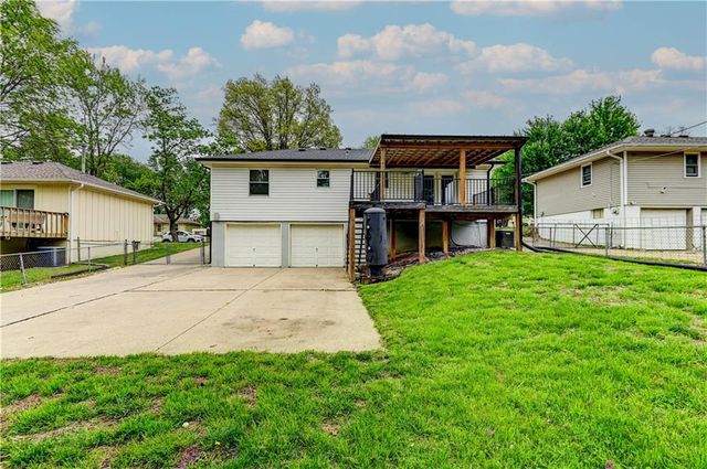 1612 N Ponca Drive, Independence, MO 64058