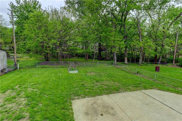 1612 N Ponca Drive, Independence, MO 64058