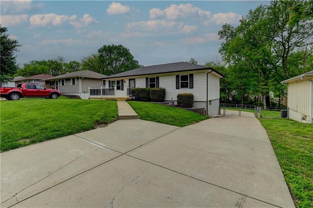 1612 N Ponca Drive, Independence, MO 64058