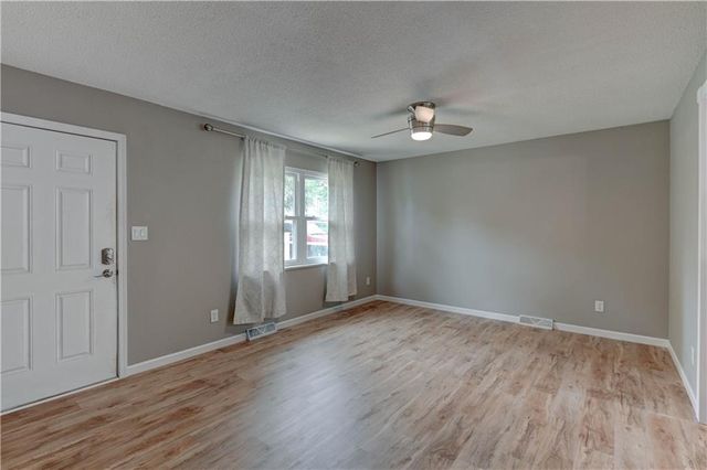 1612 N Ponca Drive, Independence, MO 64058