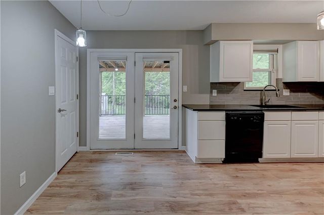 1612 N Ponca Drive, Independence, MO 64058