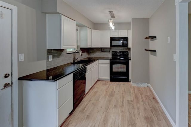 1612 N Ponca Drive, Independence, MO 64058