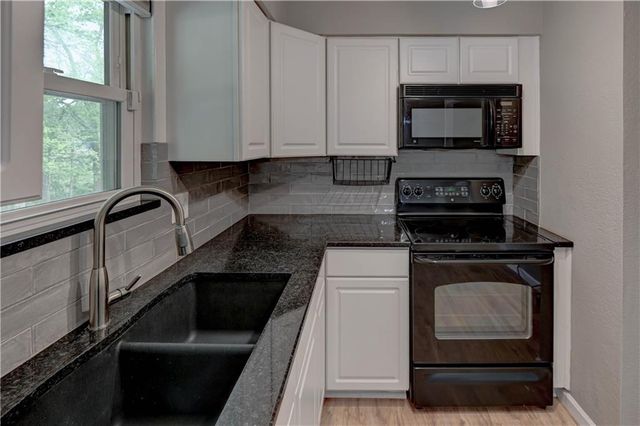 1612 N Ponca Drive, Independence, MO 64058