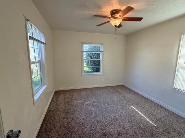 389 S Valencia Boulevard, Woodlake, CA 93286