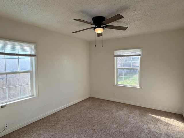 389 S Valencia Boulevard, Woodlake, CA 93286