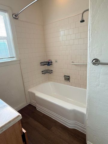 389 S Valencia Boulevard, Woodlake, CA 93286