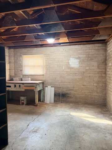 389 S Valencia Boulevard, Woodlake, CA 93286