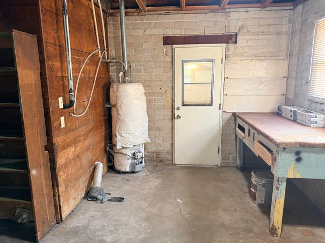 389 S Valencia Boulevard, Woodlake, CA 93286