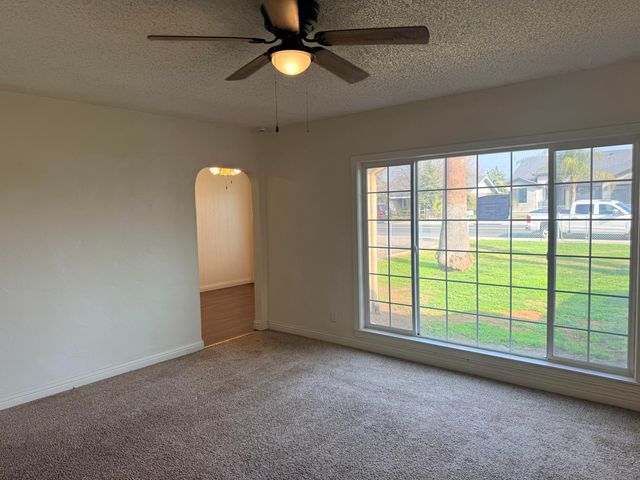 389 S Valencia Boulevard, Woodlake, CA 93286