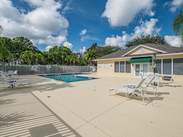679 5th Avenue, Vero Beach, FL 32962