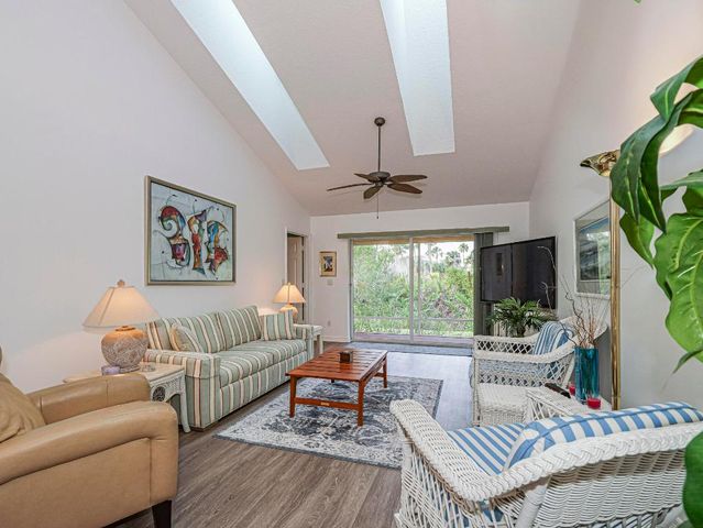 679 5th Avenue, Vero Beach, FL 32962