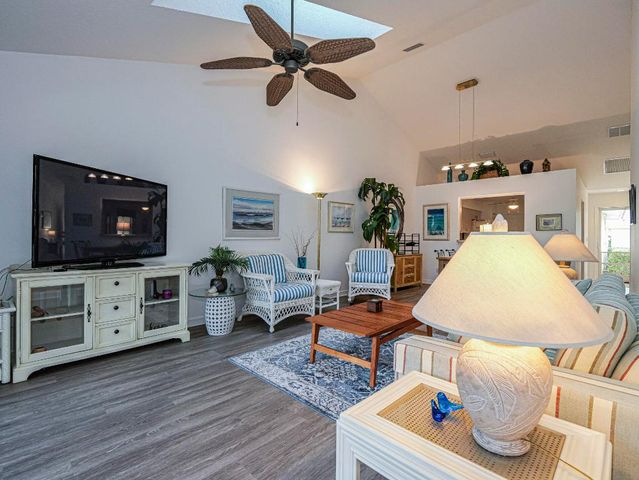 679 5th Avenue, Vero Beach, FL 32962