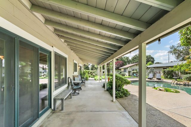 10107 Justamere Ln, Elk Grove, CA 95624